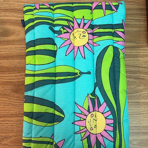 BAGGU Puffy Laptop Sleeve- 16” Zucchini’s - Picture 2 of 4